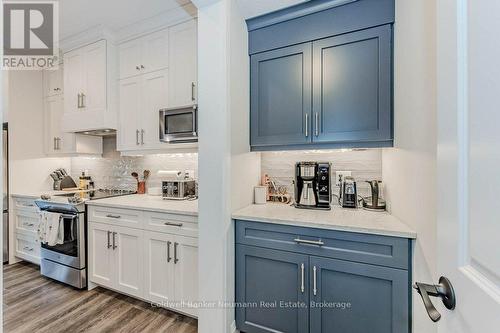 2 - 118 Simmonds Drive, Guelph (Waverley), ON - Indoor Photo Showing Kitchen With Upgraded Kitchen