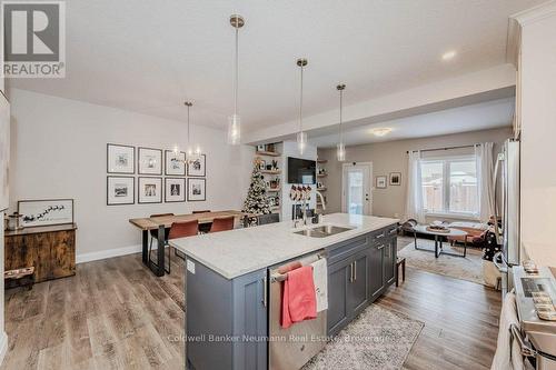 2 - 118 Simmonds Drive, Guelph (Waverley), ON - Indoor Photo Showing Kitchen With Double Sink