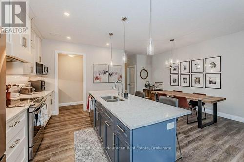 2 - 118 Simmonds Drive, Guelph (Waverley), ON - Indoor Photo Showing Kitchen With Double Sink With Upgraded Kitchen