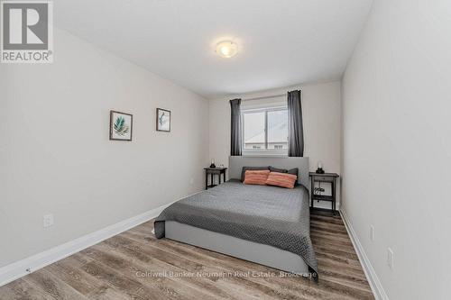 2 - 118 Simmonds Drive, Guelph (Waverley), ON - Indoor Photo Showing Bedroom