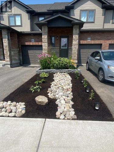 2 - 118 Simmonds Drive, Guelph (Waverley), ON - Outdoor With Facade