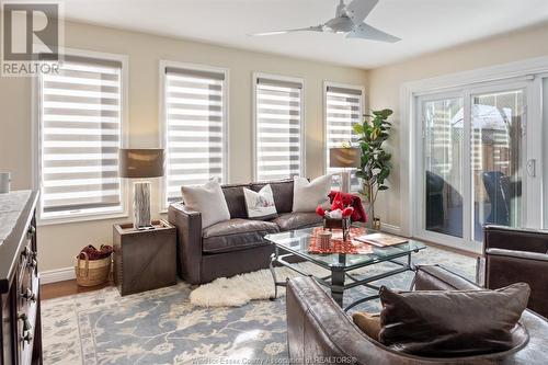 1289 Virginia, Windsor, ON - Indoor Photo Showing Living Room