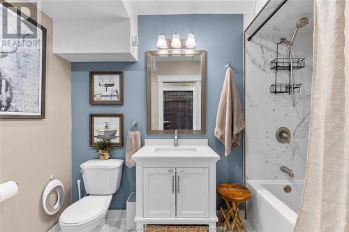 28 Road 9 West, Kingsville, ON - Indoor Photo Showing Bathroom