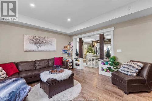 28 Road 9 West, Kingsville, ON - Indoor Photo Showing Living Room