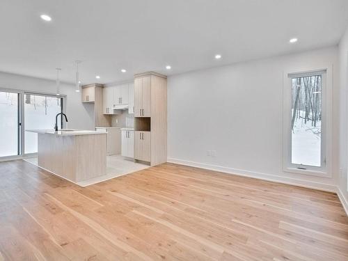 Living room - 93 Ch. Des Monts, Val-Des-Monts, QC - Indoor Photo Showing Kitchen