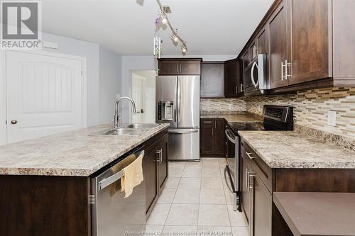 87 Landings Pass, Chatham, ON - Indoor Photo Showing Kitchen With Double Sink With Upgraded Kitchen