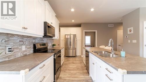 224 Moonstone Crescent, Chatham, ON - Indoor Photo Showing Kitchen With Double Sink With Upgraded Kitchen