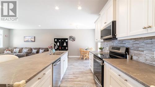 224 Moonstone Crescent, Chatham, ON - Indoor Photo Showing Kitchen