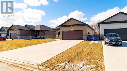 224 Moonstone Crescent, Chatham, ON - Outdoor With Facade