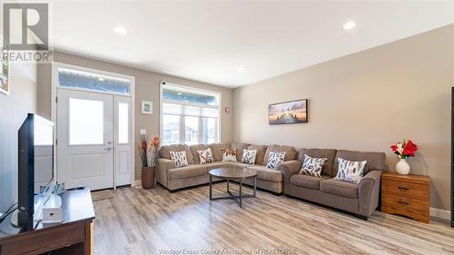 224 Moonstone Crescent, Chatham, ON - Indoor Photo Showing Living Room