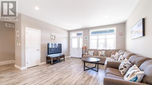 224 Moonstone Crescent, Chatham, ON - Indoor Photo Showing Living Room