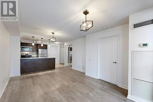 647 - 525 Wilson Avenue, Toronto, ON - Indoor Photo Showing Kitchen