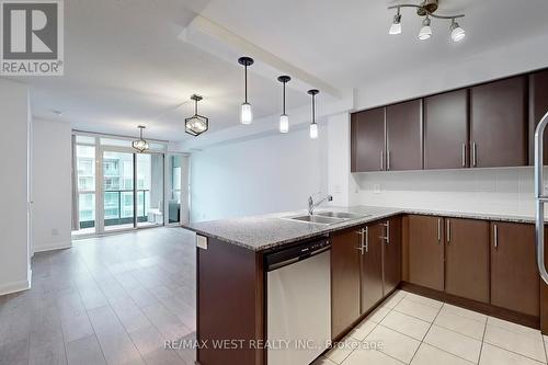 647 - 525 Wilson Avenue, Toronto, ON - Indoor Photo Showing Kitchen With Double Sink