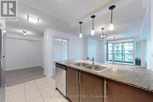 647 - 525 Wilson Avenue, Toronto, ON - Indoor Photo Showing Kitchen With Double Sink With Upgraded Kitchen