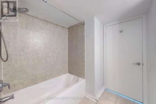 647 - 525 Wilson Avenue, Toronto, ON - Indoor Photo Showing Bathroom