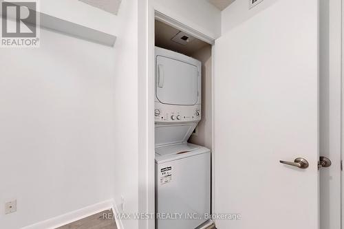 647 - 525 Wilson Avenue, Toronto, ON - Indoor Photo Showing Laundry Room