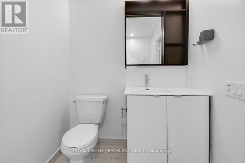 1202 - 4065 Confederation Parkway, Mississauga, ON - Indoor Photo Showing Bathroom