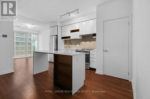 1202 - 4065 Confederation Parkway, Mississauga, ON - Indoor Photo Showing Kitchen