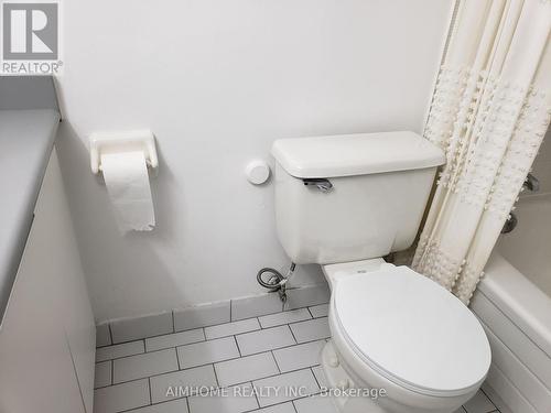 404 - 250 Webb Drive, Mississauga, ON - Indoor Photo Showing Bathroom