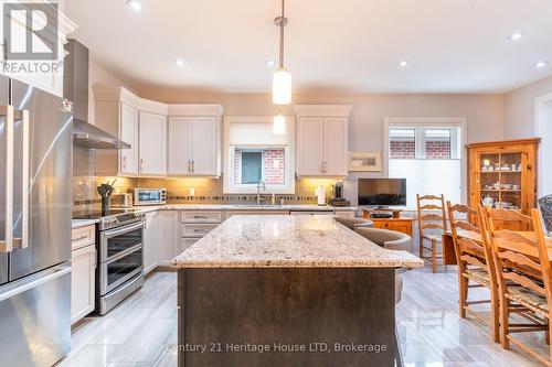 69 Turnberry Trail, Welland (766 - Hwy 406/Welland), ON - Indoor Photo Showing Kitchen With Stainless Steel Kitchen With Upgraded Kitchen