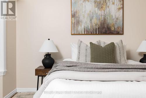 557 South Mary Lake Road, Huntsville, ON - Indoor Photo Showing Bedroom