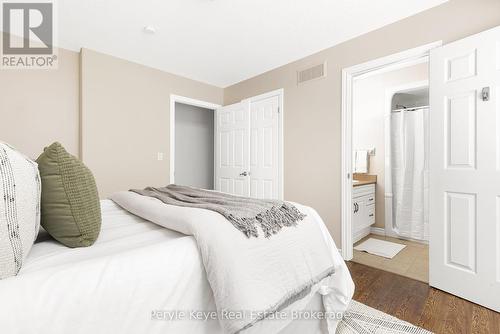 557 South Mary Lake Road, Huntsville, ON - Indoor Photo Showing Bedroom