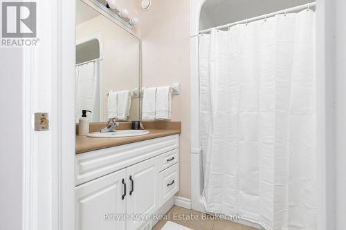 557 South Mary Lake Road, Huntsville, ON - Indoor Photo Showing Bathroom