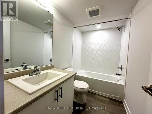 1816 Donald Cousens Parkway, Markham, ON - Indoor Photo Showing Bathroom