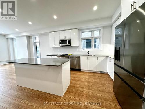 1816 Donald Cousens Parkway, Markham, ON - Indoor Photo Showing Kitchen With Upgraded Kitchen