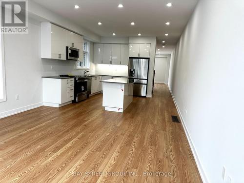 1816 Donald Cousens Parkway, Markham, ON - Indoor Photo Showing Kitchen With Upgraded Kitchen