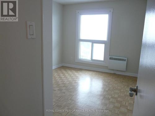 1103 - 158B Mcarthur Avenue, Ottawa, ON - Indoor Photo Showing Other Room