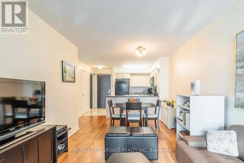 706 - 51 Lower Simcoe Street, Toronto, ON - Indoor Photo Showing Living Room