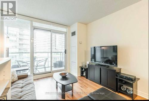 706 - 51 Lower Simcoe Street, Toronto, ON - Indoor Photo Showing Living Room