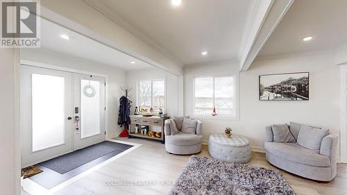 4303 Highway 35 N, Clarington, ON - Indoor Photo Showing Living Room