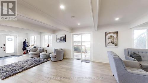 4303 Highway 35 N, Clarington, ON - Indoor Photo Showing Living Room