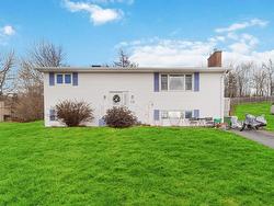 16 Ridgeview Drive  Lower Sackville, NS B4C 1L9