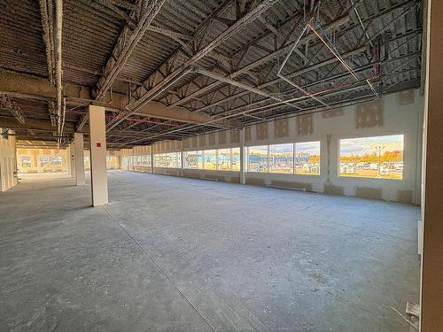 IntÃ©rieur - 200-3351 Av. De La Gare, Mascouche, QC - Indoor Photo Showing Garage