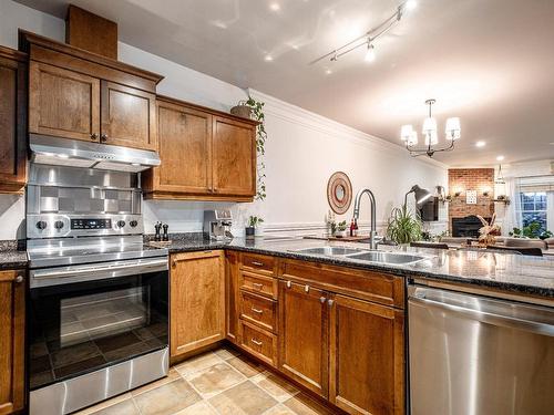 Kitchen - 1053 Rue Du Moulin, Magog, QC - Indoor Photo Showing Kitchen With Double Sink