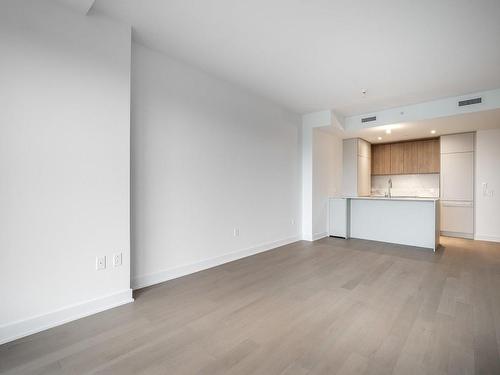 Overall view - 404-399 Rue De La Rotonde, Montréal (Verdun/Île-Des-Soeurs), QC - Indoor Photo Showing Kitchen