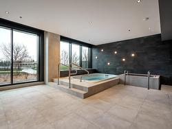 Hot tub - 