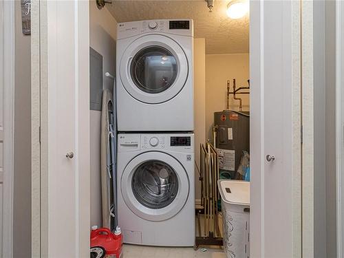 109-935 Johnson St, Victoria, BC - Indoor Photo Showing Laundry Room