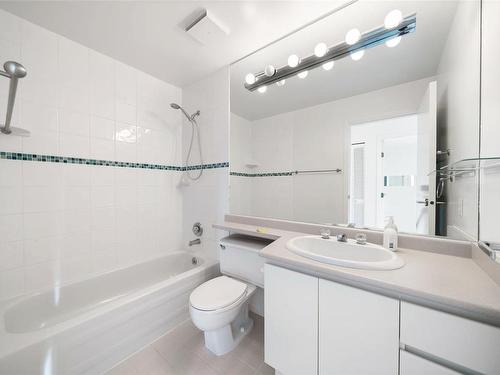 340-188 Douglas St, Victoria, BC - Indoor Photo Showing Bathroom