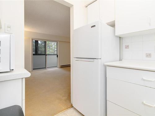 304-1597 Midgard Ave, Saanich, BC - Indoor Photo Showing Laundry Room