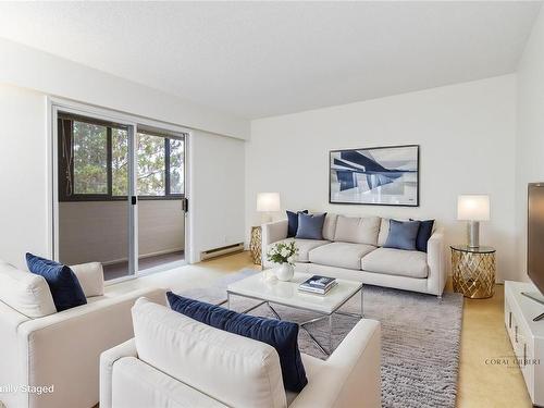 304-1597 Midgard Ave, Saanich, BC - Indoor Photo Showing Living Room