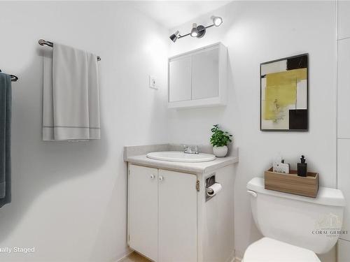 304-1597 Midgard Ave, Saanich, BC - Indoor Photo Showing Bathroom