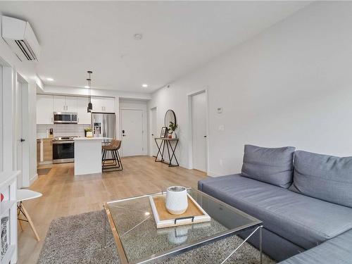 111-2465 Gateway Rd, Langford, BC - Indoor Photo Showing Living Room