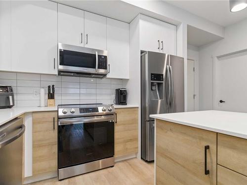 111-2465 Gateway Rd, Langford, BC - Indoor Photo Showing Kitchen With Stainless Steel Kitchen With Upgraded Kitchen