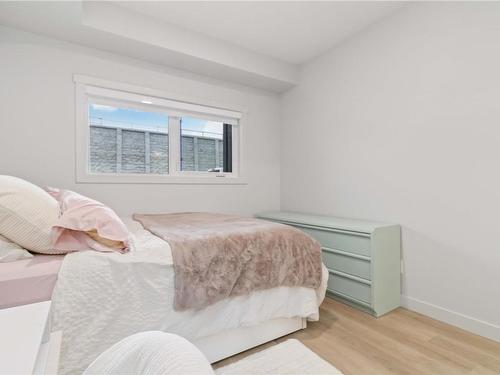 111-2465 Gateway Rd, Langford, BC - Indoor Photo Showing Bedroom