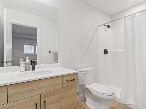 111-2465 Gateway Rd, Langford, BC - Indoor Photo Showing Bathroom