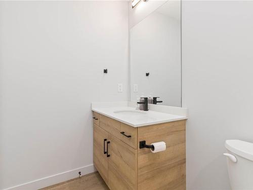 111-2465 Gateway Rd, Langford, BC - Indoor Photo Showing Bathroom